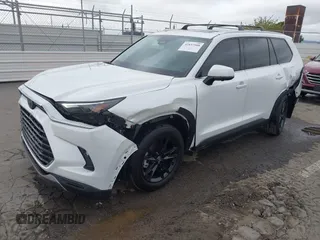 2024 Toyota Highlander XLE z VIN 5TDAAAB50RS068275, wystawiony jako IAAI lot #42437588 z przebiegiem 5 878 mil mil oraz . Historia ofert i sprzedaży dostępna na DreamBid. Obrazek 2.