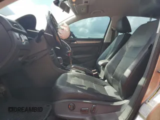 2015 Volkswagen Passat SE с VIN 1VWBS7A39FC063364, выставлен на аукционе Copart как лот 69635734 с пробегом 143 658 миль миль и Списание • Salvage title. История ставок и продаж доступна на DreamBid. Изображение 7.