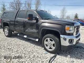 2018 GMC Sierra 2500HD SLE z VIN 1GT22SEG9JZ321603, wystawiony jako Copart lot #54608685 z przebiegiem 79 638 mil mil oraz Czysty tytuł • Clean title. Historia ofert i sprzedaży dostępna na DreamBid. Obrazek 4.