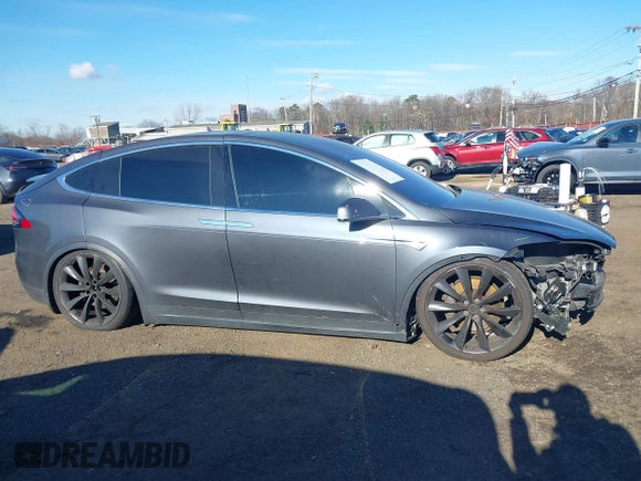 2016 Tesla Model X 70D z VIN 5YJXCAE28GF004461, wystawiony jako IAAI lot #41004214 z przebiegiem 158 962 mil mil oraz . Historia ofert i sprzedaży dostępna na DreamBid. Obrazek 13.