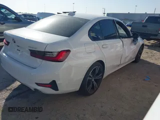 2022 BMW 3 Series 330i z VIN 3MW5R1J01N8C72194, wystawiony jako IAAI lot #41833596 z przebiegiem 24 296 mil mil oraz . Historia ofert i sprzedaży dostępna na DreamBid. Obrazek 4.