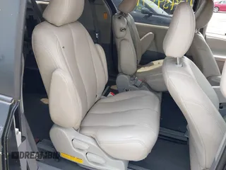 2014 Toyota Sienna L z VIN 5TDZK3DCXES450220, wystawiony jako IAAI lot #42439341 z przebiegiem 220 543 mil mil oraz . Historia ofert i sprzedaży dostępna na DreamBid. Obrazek 8.