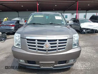 2013 Cadillac Escalade ESV Luxury with VIN 1GYS3HEF8DR135928, listed as a IAAI auction lot 41887463 with 91,774 mi miles and . Bid and sale history available at DreamBid. Image 13.