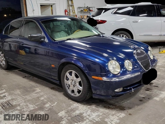 2000 Jaguar S-Type V8 z VIN SAJDA01D3YGL47987, wystawiony jako Copart lot #60103145 z przebiegiem 110 742 mil mil oraz Czysty tytuł • Clean title. Historia ofert i sprzedaży dostępna na DreamBid. Obrazek 1.