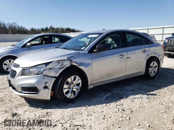2015 Chevrolet Cruze LS z VIN 1G1PA5SH3F7217319, wystawiony jako Copart lot #48901504 z przebiegiem 133 266 mil mil oraz Szkoda całkowita • Salvage title. Historia ofert i sprzedaży dostępna na DreamBid. Obrazek 1.