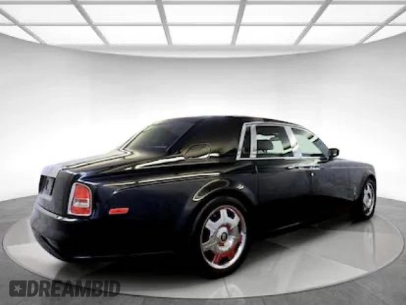 2007 Rolls-Royce Phantom z VIN SCA1S68547UX08XXX, wystawiony jako Copart lot #59255705 z przebiegiem 27 777 mil mil oraz Tytuł czysty. Historia ofert i sprzedaży dostępna na DreamBid. Obrazek 4.