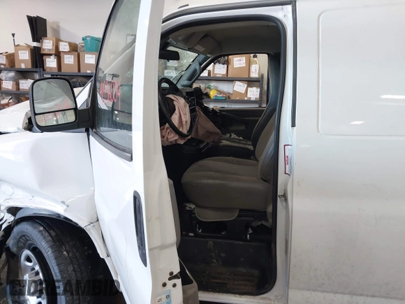 2020 Chevrolet Express Cargo Van with VIN 1GCWGAFGXL1252823, listed as a IAAI auction lot 41536004 with 1 mi miles. Bid and sale history available at carsss.com. Image 5.
