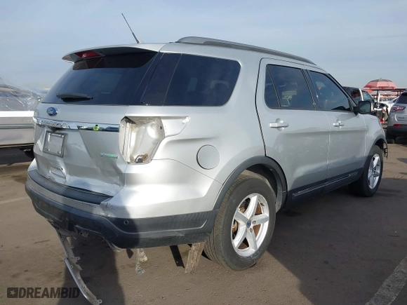 2019 Ford Explorer XLT with VIN 1FM5K7DHXKGA09853, listed as a IAAI auction lot 41597540 with 109,726 mi miles. Bid and sale history available at carsss.com. Image 4.