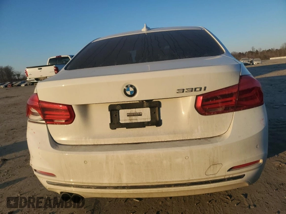 2018 BMW 3 Series 330i z VIN WBA8B9G56JNU97771, wystawiony jako Copart lot #54126505 z przebiegiem 71 545 mil mil oraz Szkoda całkowita • Salvage title. Historia ofert i sprzedaży dostępna na DreamBid. Obrazek 6.