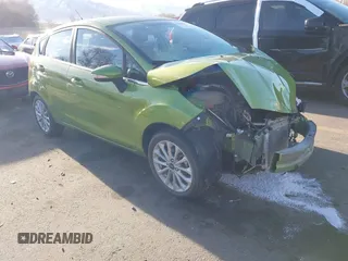 2018 Ford Fiesta Titanium z VIN 3FADP4FJ2JM142861, wystawiony jako IAAI lot #41860660 z przebiegiem 20 820 mil mil oraz . Historia ofert i sprzedaży dostępna na DreamBid. Obrazek 1.