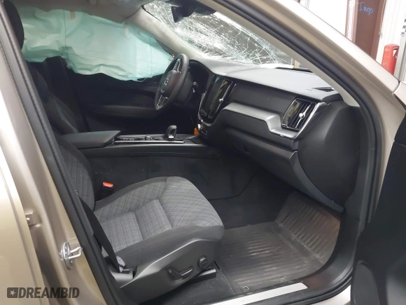2024 Volvo XC60 Core Dark Theme with VIN YV4L12RK5R1837129, listed as a IAAI auction lot 41988882 with 1 mi miles. Bid and sale history available at carsss.com. Image 5.