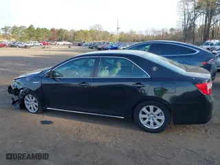 2014 Toyota Camry Hybrid LE with VIN 4T1BD1FK8EU113508, listed as a IAAI auction lot 42068470 with 386,932 mi miles. Bid and sale history available at carsss.com. Image 14.