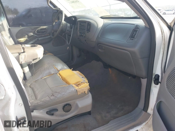 2001 Ford F-150 XLT z VIN 1FTRW07W01KB55038, wystawiony jako IAAI lot #42630824 z przebiegiem 281 399 mil mil oraz . Historia ofert i sprzedaży dostępna na DreamBid. Obrazek 5.