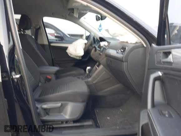 2023 Volkswagen Tiguan S z VIN 3VVRB7AX7PM036833, wystawiony jako IAAI lot #41827631 z przebiegiem 43 383 mil mil oraz . Historia ofert i sprzedaży dostępna na DreamBid. Obrazek 5.