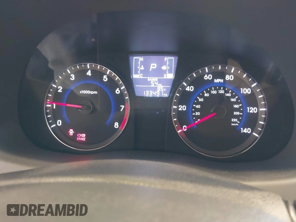 2016 Hyundai Accent SE z VIN KMHCT4AE8GU121220, wystawiony jako IAAI lot #42478517 z przebiegiem 133 491 mil mil oraz . Historia ofert i sprzedaży dostępna na DreamBid. Obrazek 7.