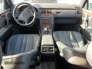 1998 Mercedes-Benz E 320 with VIN WDBJF25F3WA689755, listed as a Copart auction lot 51288455 with 124,157 mi miles and Salvage Title. Bid and sale history available at DreamBid. Image 8.