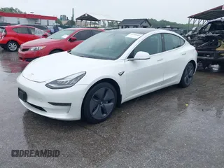 2019 Tesla Model 3 Long Range z VIN 5YJ3E1EBXKF442335, wystawiony jako IAAI lot #42240884 z przebiegiem 28 283 mil mil oraz . Historia ofert i sprzedaży dostępna na DreamBid. Obrazek 2.