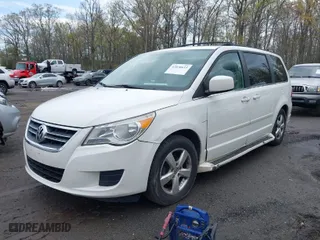 2009 Volkswagen Routan SE with VIN 2V8HW341X9R544650, listed as a IAAI auction lot 42030615 with 135,428 mi miles. Bid and sale history available at carsss.com. Image 2.