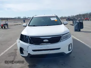 2014 Kia Sorento LX with VIN 5XYKTCA63EG545549, listed as a IAAI auction lot 41841324 with 173,813 mi miles and . Bid and sale history available at carsss.com. Image 12.