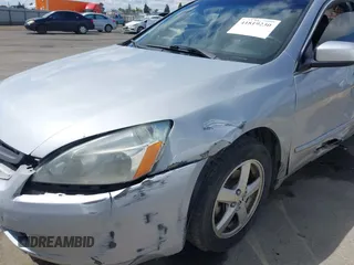 2005 Honda Accord EX z VIN 1HGCM56775A166411, wystawiony jako IAAI lot #41819230 z przebiegiem 136 431 mil mil oraz . Historia ofert i sprzedaży dostępna na DreamBid. Obrazek 18.