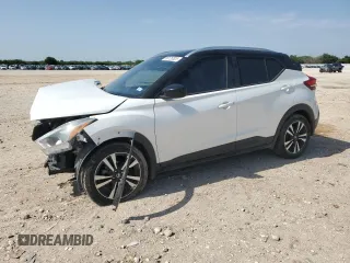 2018 Nissan Kicks SV z VIN 3N1CP5CU5JL502935, wystawiony jako Copart lot #56126525 z przebiegiem 49 519 mil mil oraz Szkoda całkowita • Salvage title. Historia ofert i sprzedaży dostępna na DreamBid. Obrazek 1.