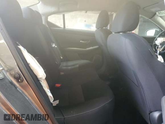 2021 Nissan Sentra SV z VIN 3N1AB8CV1MY256263, wystawiony jako Copart lot #55847445 z przebiegiem 60 037 mil mil oraz Szkoda całkowita • Salvage title. Historia ofert i sprzedaży dostępna na DreamBid. Obrazek 10.