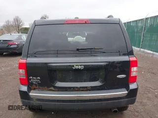 2016 Jeep Patriot Latitude with VIN 1C4NJRFB1GD523904, listed as a IAAI auction lot 42017736 with 164,705 mi miles. Bid and sale history available at carsss.com. Image 16.