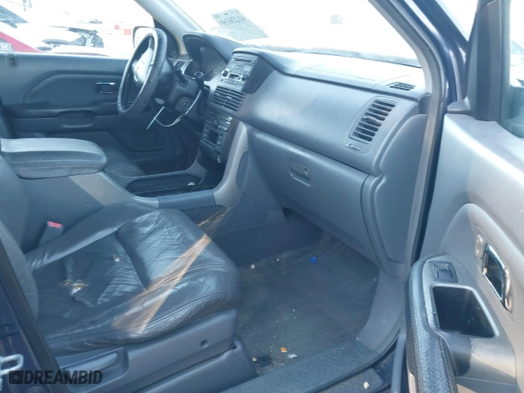 2004 Honda Pilot EX with VIN 2HKYF18564H566356, listed as a IAAI auction lot 41226359 with 363,625 mi miles. Bid and sale history available at carsss.com. Image 5.