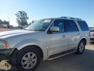 2004 Lincoln Navigator Luxury z VIN 5LMFU27R04LJ40304, wystawiony jako IAAI lot #42212537 z przebiegiem 157 014 mil mil oraz . Historia ofert i sprzedaży dostępna na DreamBid. Obrazek 15.