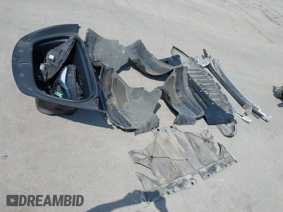 2023 Tesla Model Y Long Range z VIN 7SAYGAEE7PF691499, wystawiony jako IAAI lot #42038850 z przebiegiem 26 439 mil mil oraz . Historia ofert i sprzedaży dostępna na DreamBid. Obrazek 12.