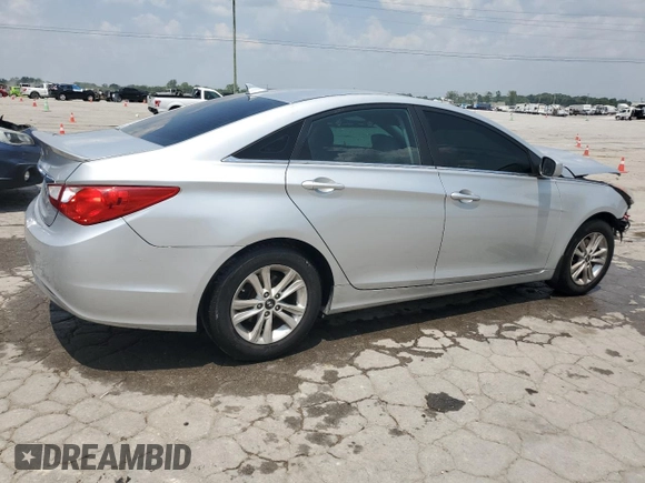 2013 Hyundai Sonata GLS z VIN 5NPEB4AC4DH718112, wystawiony jako Copart lot #59564415 z przebiegiem 120 955 mil mil oraz Szkoda całkowita • Salvage title. Historia ofert i sprzedaży dostępna na DreamBid. Obrazek 3.