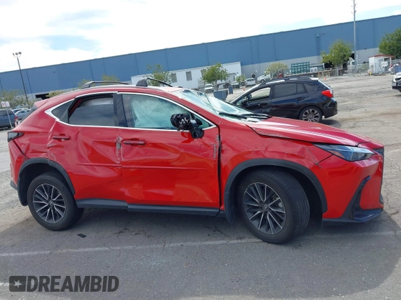 2024 Lexus NX 350h Premium z VIN 2T2GKCEZ7RC025509, wystawiony jako IAAI lot #41998061 z przebiegiem 29 737 mil mil oraz . Historia ofert i sprzedaży dostępna na DreamBid. Obrazek 12.
