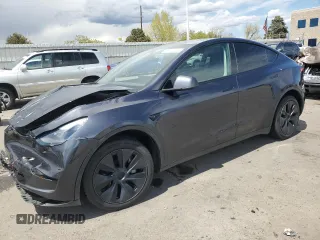 2024 Tesla Model Y Long Range z VIN 7SAYGAEEXRF115893, wystawiony jako Copart lot #55174035 z przebiegiem 68 078 mil mil oraz Szkoda całkowita • Salvage title. Historia ofert i sprzedaży dostępna na DreamBid. Obrazek 1.