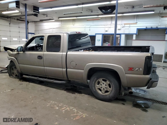 2001 Chevrolet Silverado 1500 LT with VIN 2GCEK19T411297380, listed as a Copart auction lot 44076985 with 195,532 mi miles and Salvage Title. Bid and sale history available at carsss.com. Image 2.