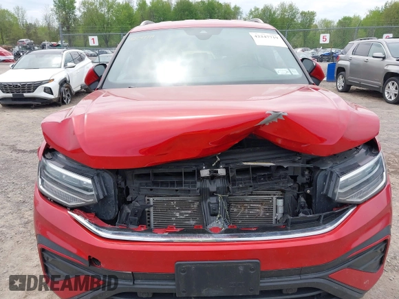 2022 Volkswagen Tiguan SE z VIN 3VV2B7AX9NM129948, wystawiony jako IAAI lot #42247719 z przebiegiem 59 501 mil mil oraz . Historia ofert i sprzedaży dostępna na DreamBid. Obrazek 12.