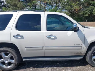 2013 Chevrolet Tahoe LTZ with VIN 1GNSKCE07DR326996, listed as a IAAI auction lot 42203073 with 147,067 mi miles and . Bid and sale history available at DreamBid. Image 13.