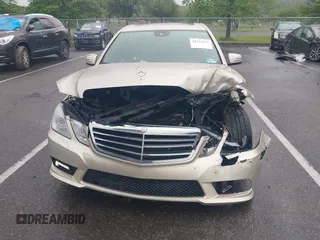 2010 Mercedes-Benz E 350 Luxury z VIN WDDHF8HBXAA082309, wystawiony jako IAAI lot #42333173 z przebiegiem 82 373 mil mil oraz . Historia ofert i sprzedaży dostępna na DreamBid. Obrazek 12.