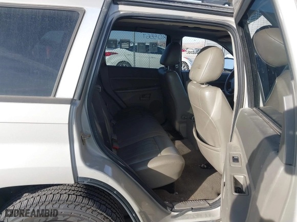 2007 Jeep Grand Cherokee Laredo with VIN 1J8GS48KX7C526661, listed as a IAAI auction lot 41481024 with 177,688 mi miles. Bid and sale history available at carsss.com. Image 8.