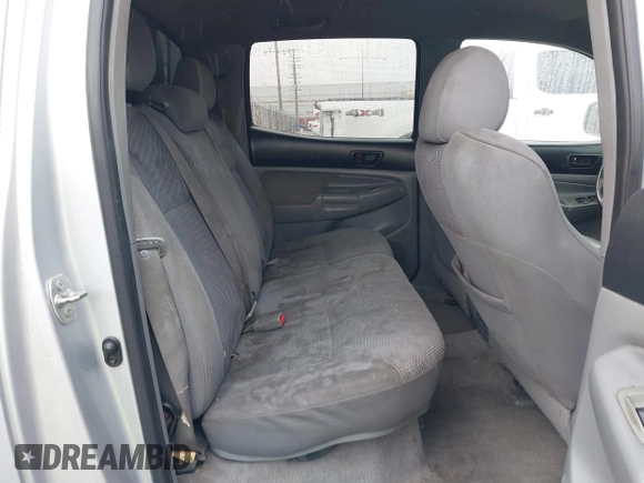 2007 Toyota Tacoma z VIN 3TMLU42N77M009397, wystawiony jako IAAI lot #41805139 z przebiegiem 256 744 mil mil oraz . Historia ofert i sprzedaży dostępna na DreamBid. Obrazek 8.