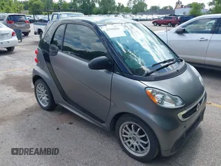 2013 Smart fortwo Pure z VIN WMEEJ3BA9DK585327, wystawiony jako IAAI lot #42343616 z przebiegiem 101 194 mil mil oraz . Historia ofert i sprzedaży dostępna na DreamBid. Obrazek 1.