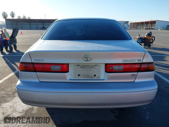 1999 Toyota Camry LE z VIN 4T1BF28K3XU931485, wystawiony jako IAAI lot #41413709 z przebiegiem 148 621 mil mil oraz . Historia ofert i sprzedaży dostępna na DreamBid. Obrazek 16.