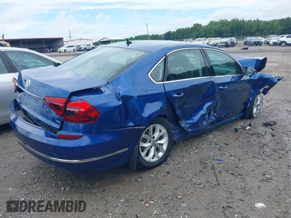 2017 Volkswagen Passat S z VIN 1VWAT7A3XHC023967, wystawiony jako IAAI lot #41442472 z przebiegiem 29 905 mil mil oraz . Historia ofert i sprzedaży dostępna na DreamBid. Obrazek 4.
