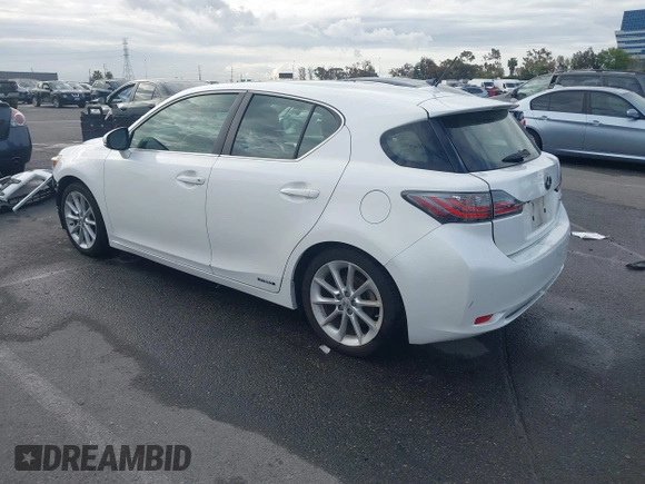 2013 Lexus CT 200h z VIN JTHKD5BH2D2147927, wystawiony jako IAAI lot #42053756 z przebiegiem 160 896 mil mil oraz . Historia ofert i sprzedaży dostępna na DreamBid. Obrazek 3.