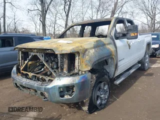 2016 GMC Sierra 2500HD SLE z VIN 1GT22SEG5GZ232894, wystawiony jako IAAI lot #41593141 z przebiegiem 159 000 mil mil oraz . Historia ofert i sprzedaży dostępna na DreamBid. Obrazek 6.