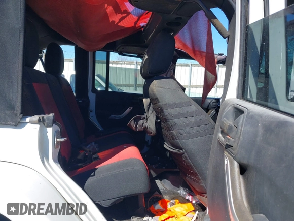 2016 Jeep Wrangler Unlimited Sahara z VIN 1C4HJWEG3GL115175, wystawiony jako IAAI lot #41686551 z przebiegiem Nie podano mil oraz . Historia ofert i sprzedaży dostępna na DreamBid. Obrazek 8.