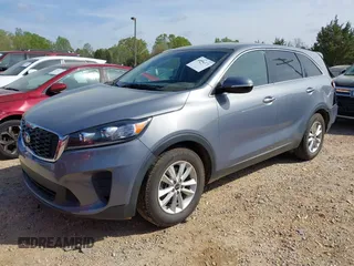 2020 Kia Sorento S z VIN 5XYPG4A57LG667674, wystawiony jako IAAI lot #41956371 z przebiegiem 103 976 mil mil oraz . Historia ofert i sprzedaży dostępna na DreamBid. Obrazek 21.