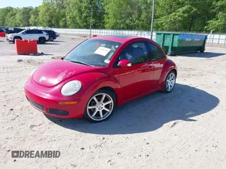 2006 Volkswagen New Beetle Coupe with VIN 3VWRW31C86M414081, listed as a IAAI auction lot 42066750 with 185,904 mi miles. Bid and sale history available at carsss.com. Image 2.