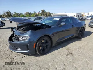 2021 Chevrolet Camaro 1LT z VIN 1G1FB1RS5M0114492, wystawiony jako Copart lot #59153005 z przebiegiem 63 654 mil mil oraz Szkoda całkowita • Salvage title. Historia ofert i sprzedaży dostępna na DreamBid. Obrazek 1.