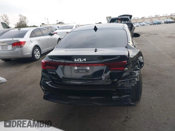 2023 Kia Forte LXS z VIN 3KPF24AD5PE646813, wystawiony jako IAAI lot #41494292 z przebiegiem 29 003 mil mil oraz . Historia ofert i sprzedaży dostępna na DreamBid. Obrazek 16.