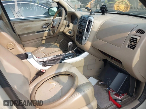 2005 Mercury Mariner Luxury with VIN 4M2YU57105DJ32592, listed as a IAAI auction lot 42433116 with Not provided miles and . Bid and sale history available at DreamBid. Image 5.